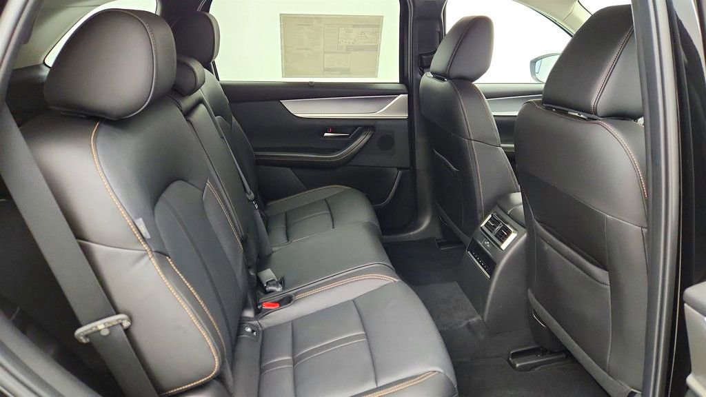 Used 2025 MAZDA CX-70 Plug-In Hybrid w/ Premium Pkg image 23