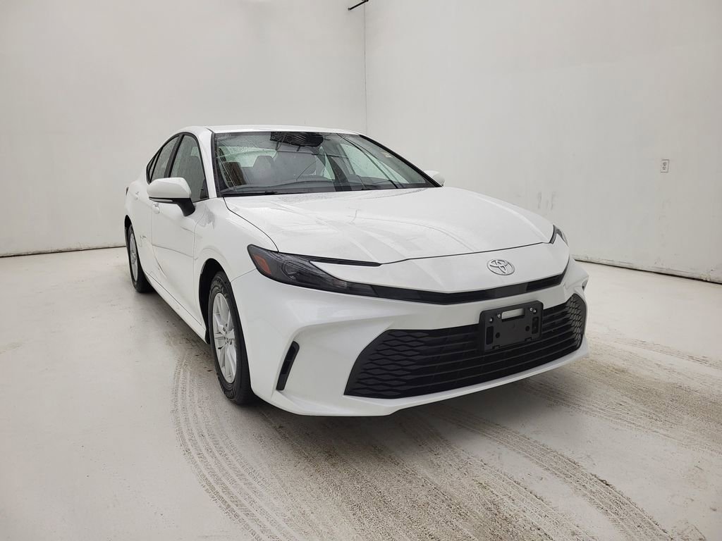 Used 2025 Toyota Camry LE image 10