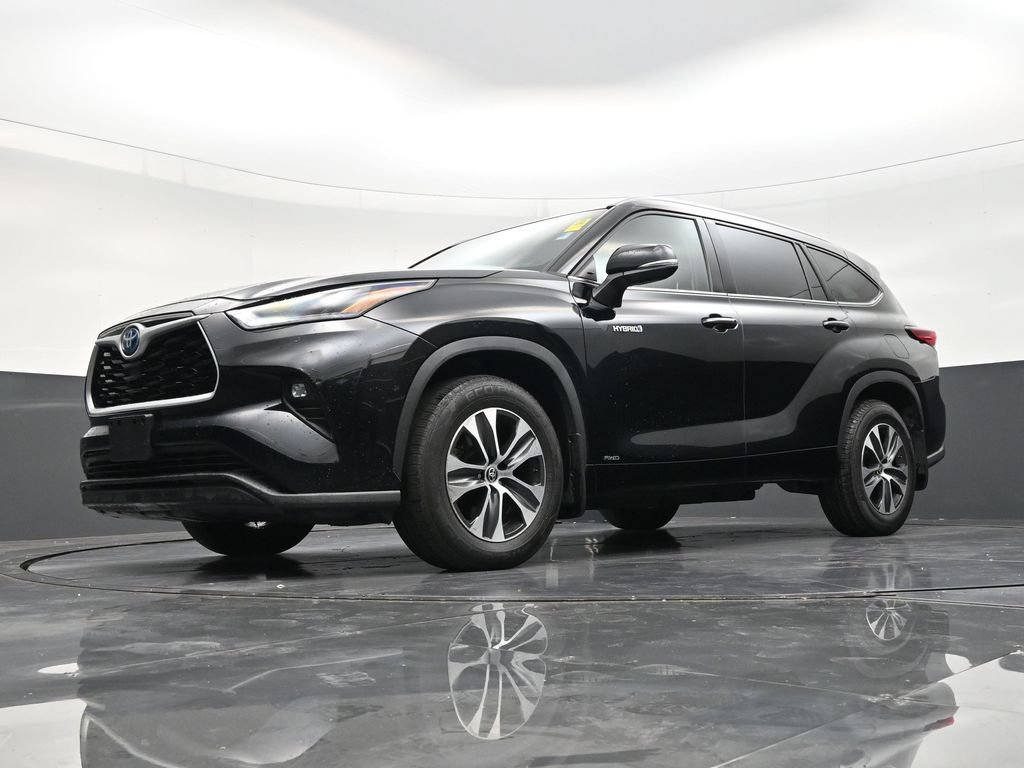 Used 2021 Toyota Highlander XLE AWD/4WD image 20