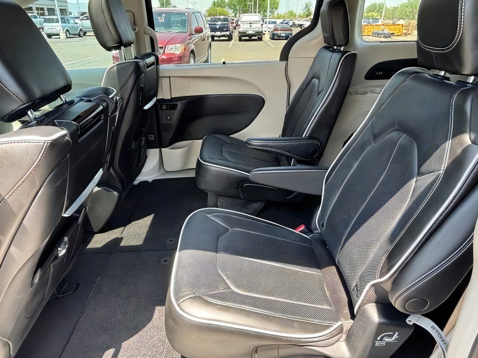 Used 2022 Chrysler Pacifica Limited w/ Uconnect Theater Family Group AWD/4WD image 28
