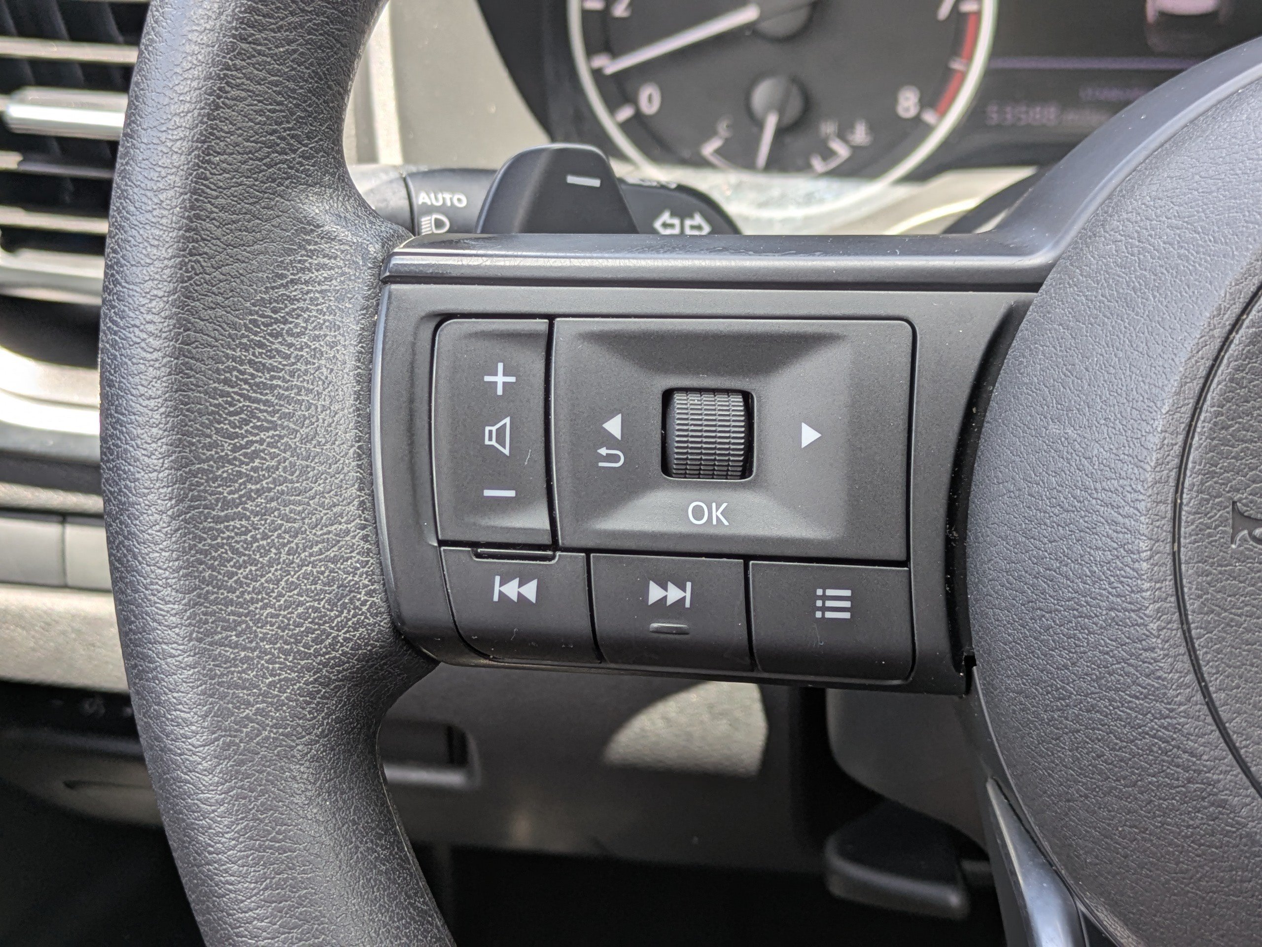 Used 2024 Nissan Rogue SV FWD image 22