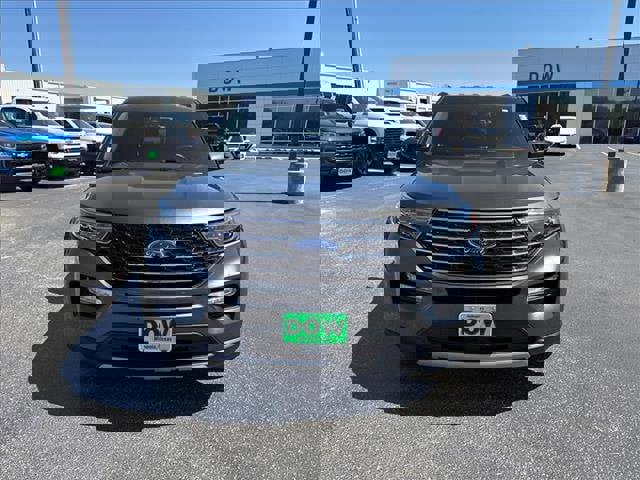 Used 2020 Ford Explorer XLT w/ Equipment Group 202A image 3