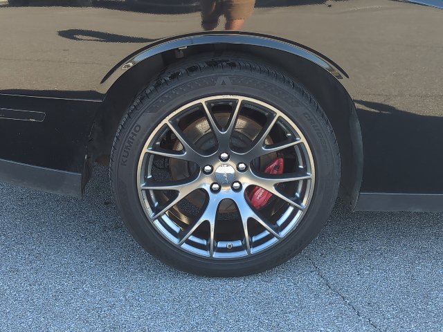 Used 2015 Dodge Challenger SRT RWD image 14