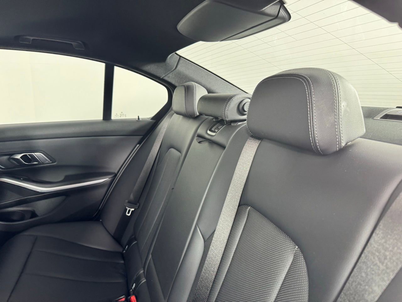 Used 2023 BMW 330i Sedan w/ Premium Package image 26