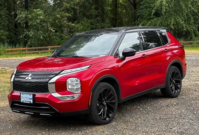 Used 2023 Mitsubishi Outlander AWD image 3