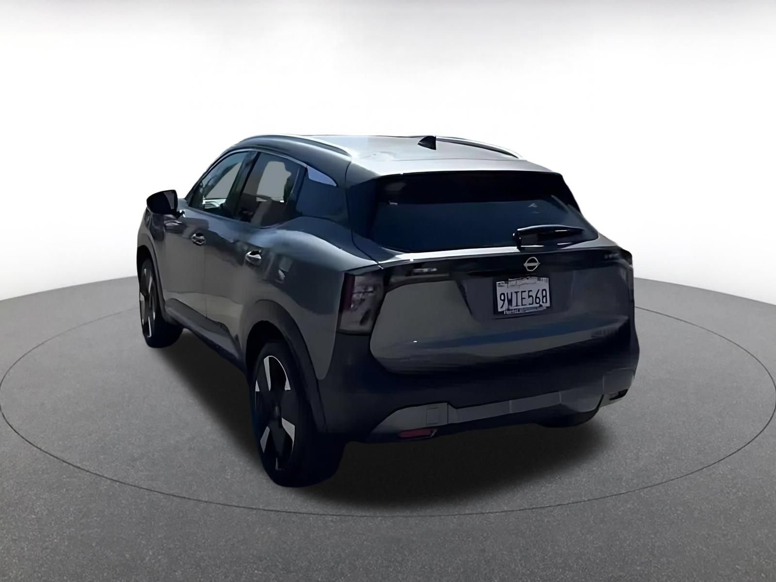 Used 2026 Nissan Kicks SR AWD/4WD image 4