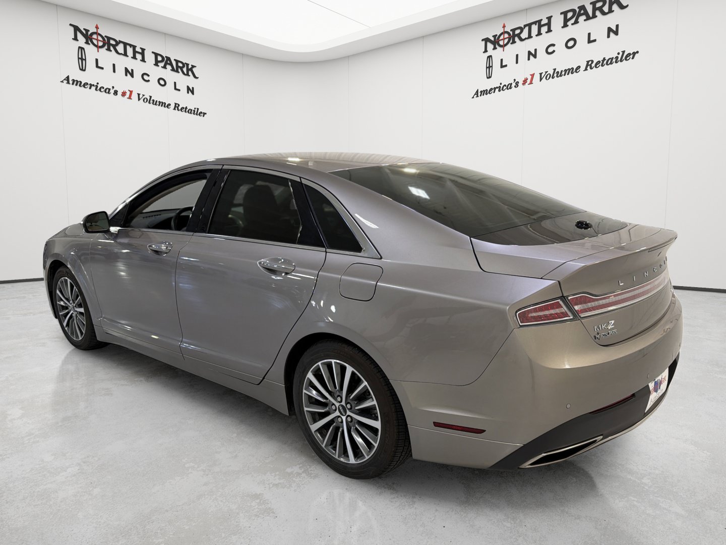 Used 2020 Lincoln MKZ w/ Convenience Package FWD image 3