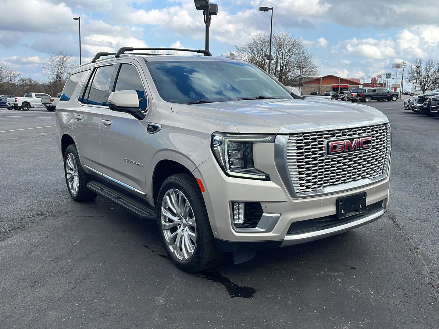 Used 2024 GMC Yukon Denali w/ Advanced Technology Package image 7