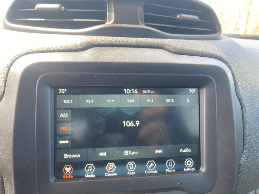 Used 2018 Jeep Renegade Latitude w/ Cold Weather Group image 24