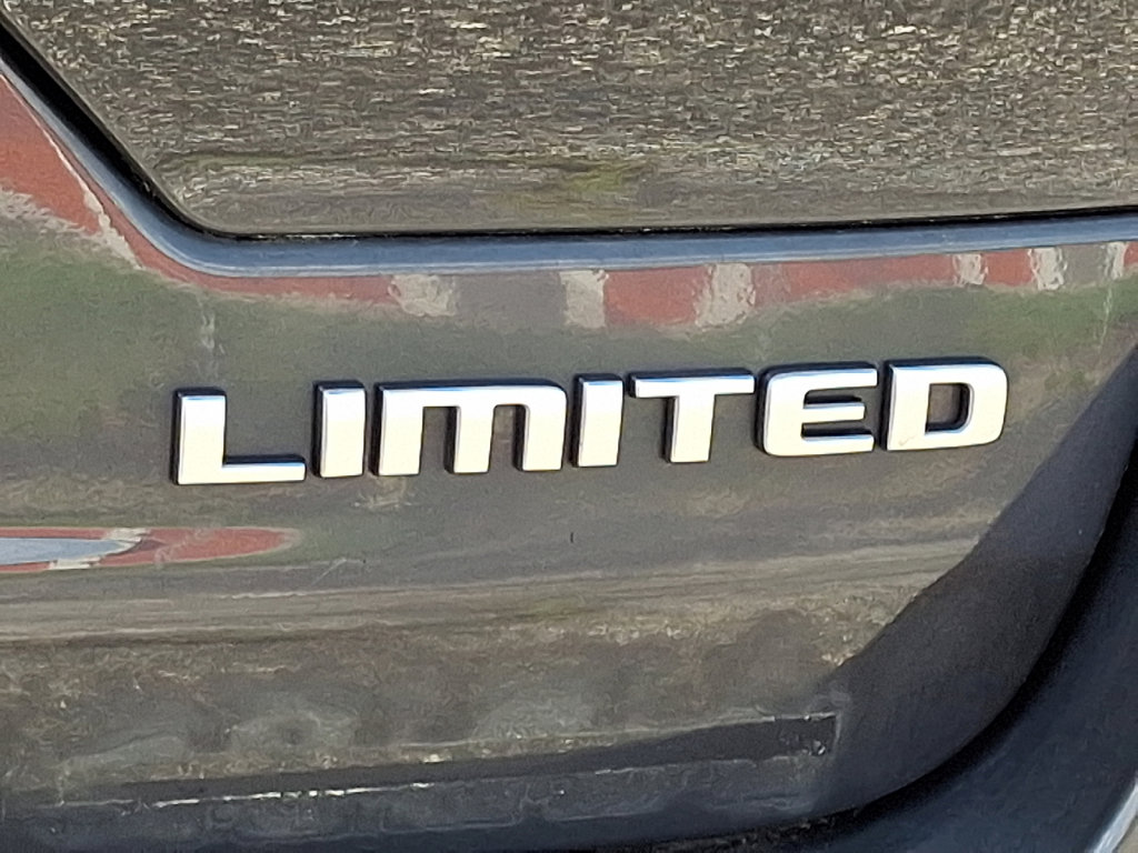 Used 2024 Jeep Grand Cherokee Limited image 16