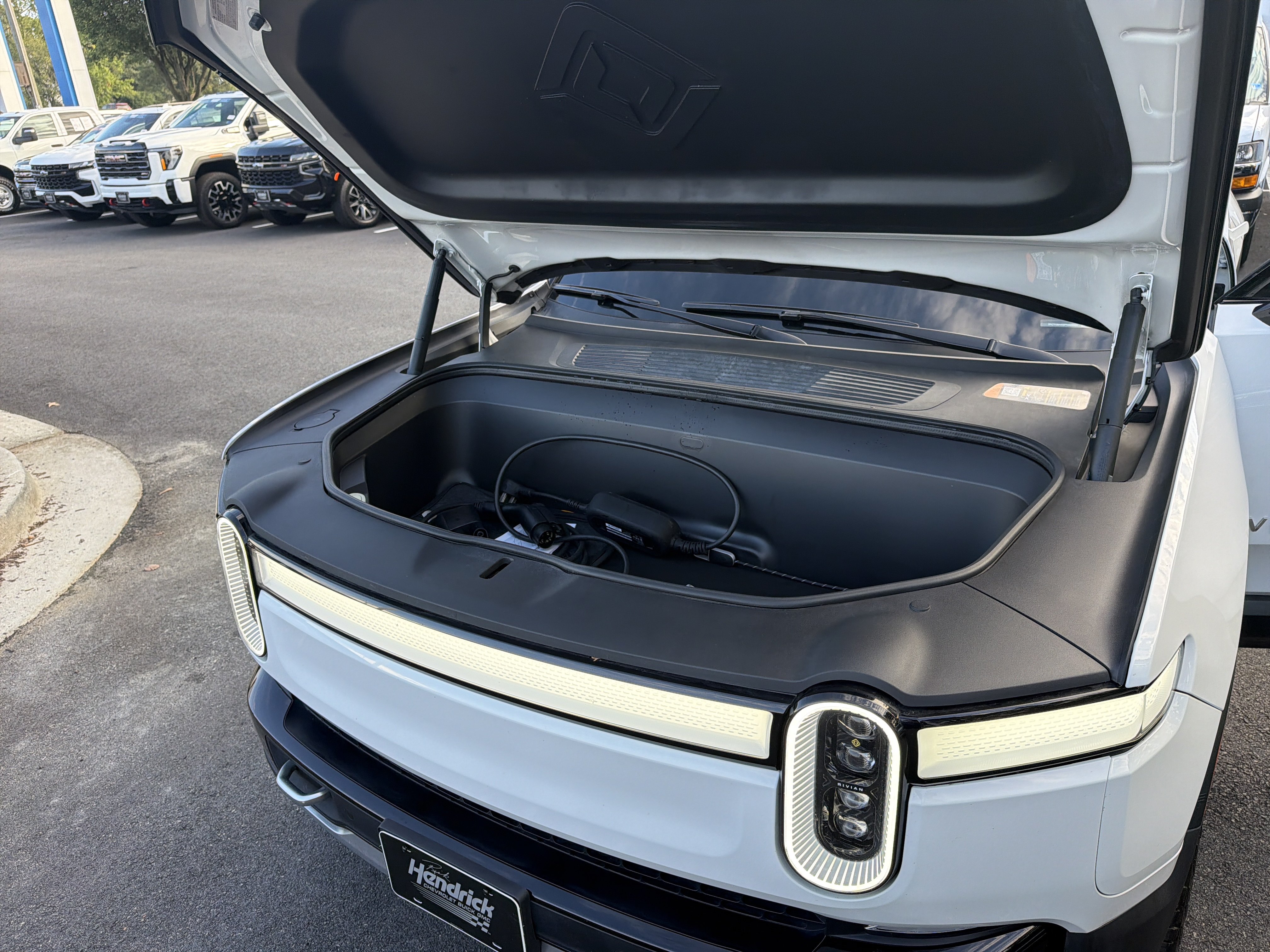 Used 2023 Rivian R1T Adventure Dual AWD/4WD image 34