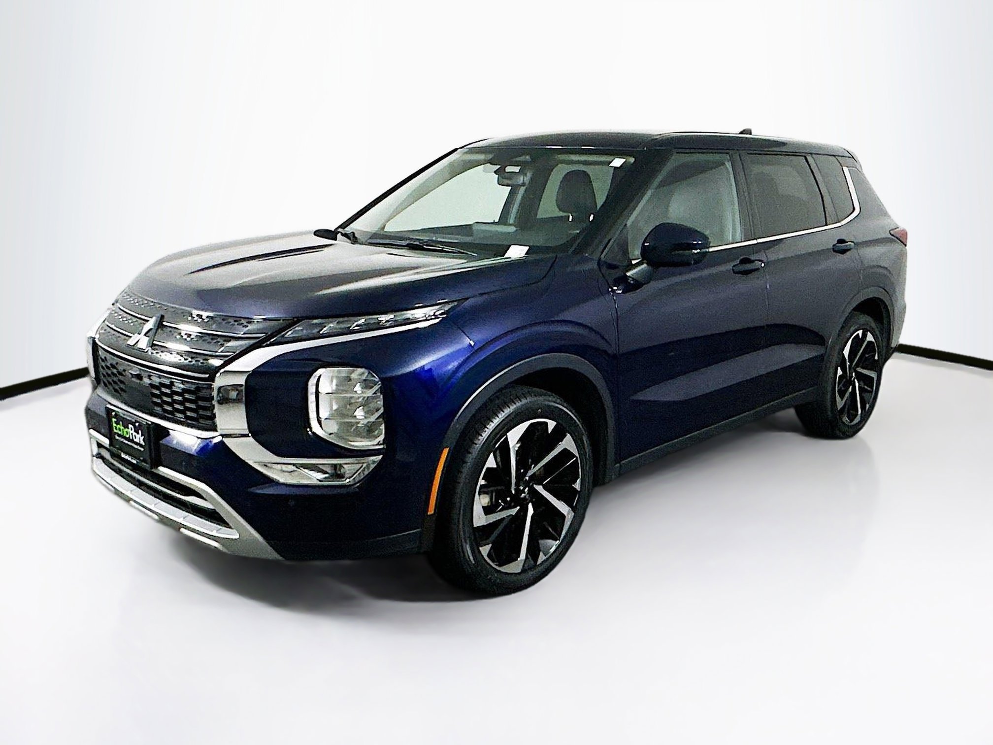 Used 2024 Mitsubishi Outlander SE image 3