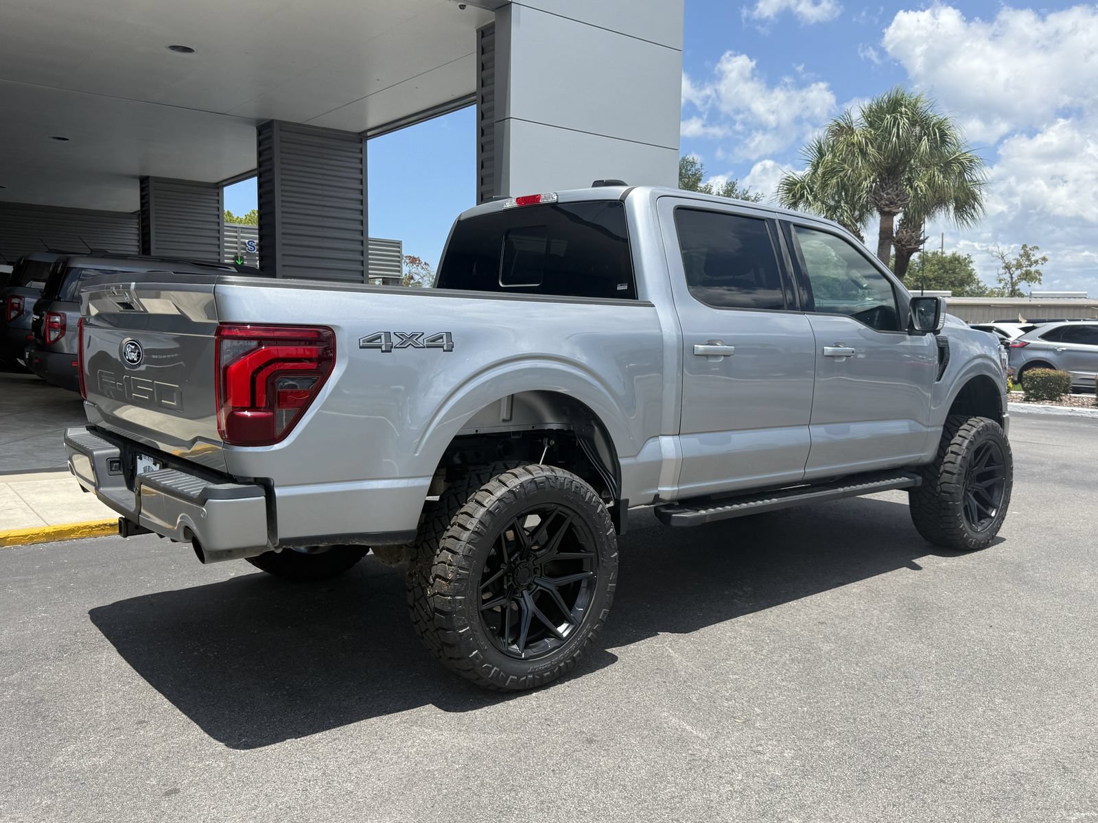 Used 2025 Ford F150 Lariat w/ Equipment Group 501A Mid AWD/4WD image 5
