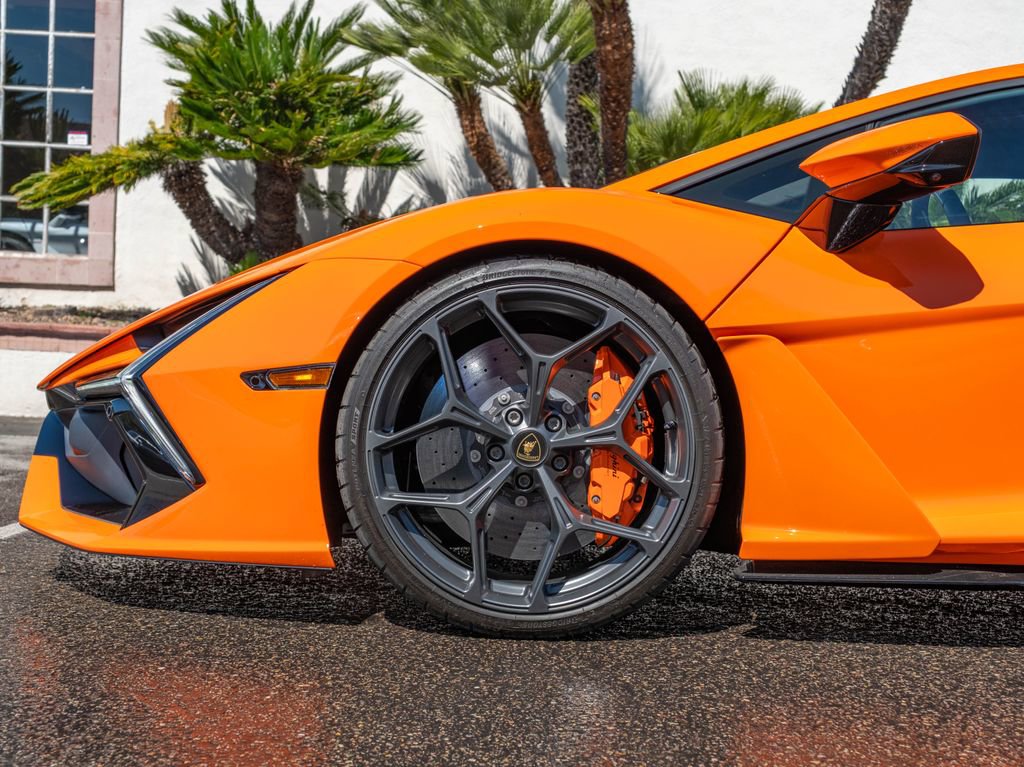 Used 2025 Lamborghini Revuelto image 9