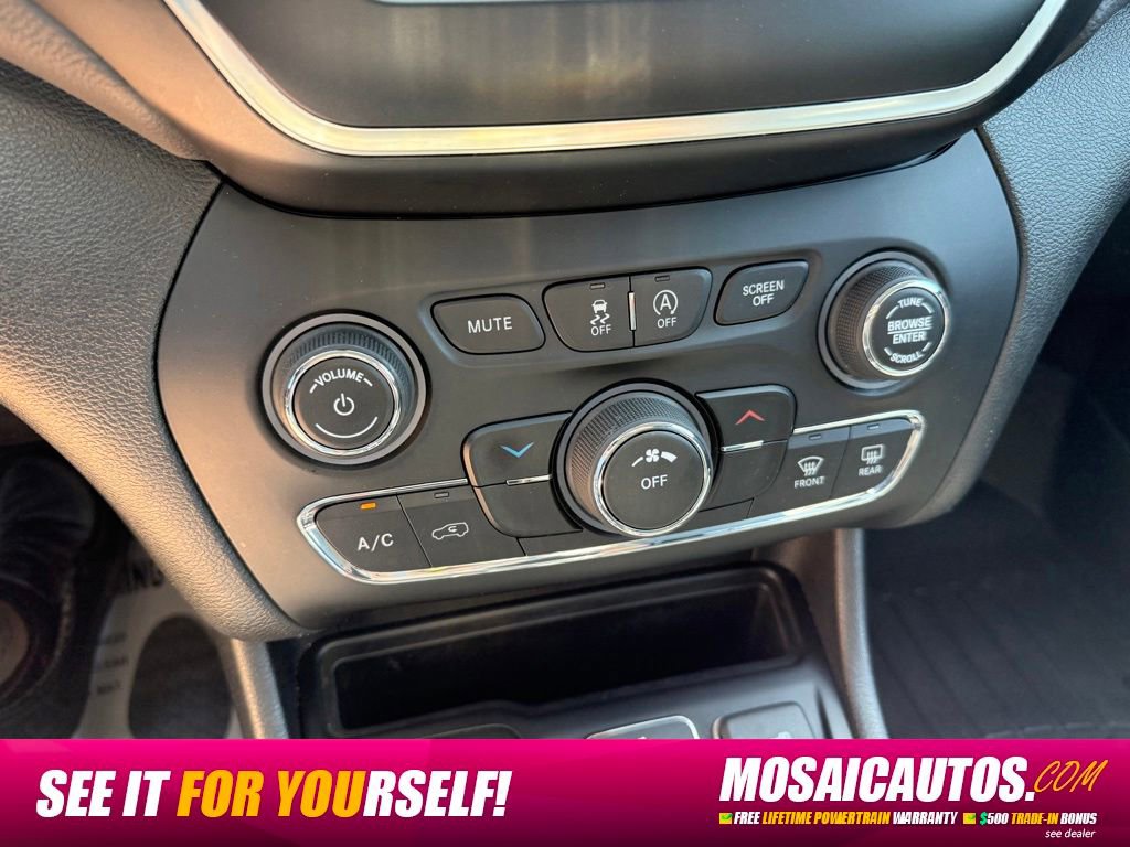 Used 2019 Jeep Cherokee Latitude Plus AWD/4WD image 27