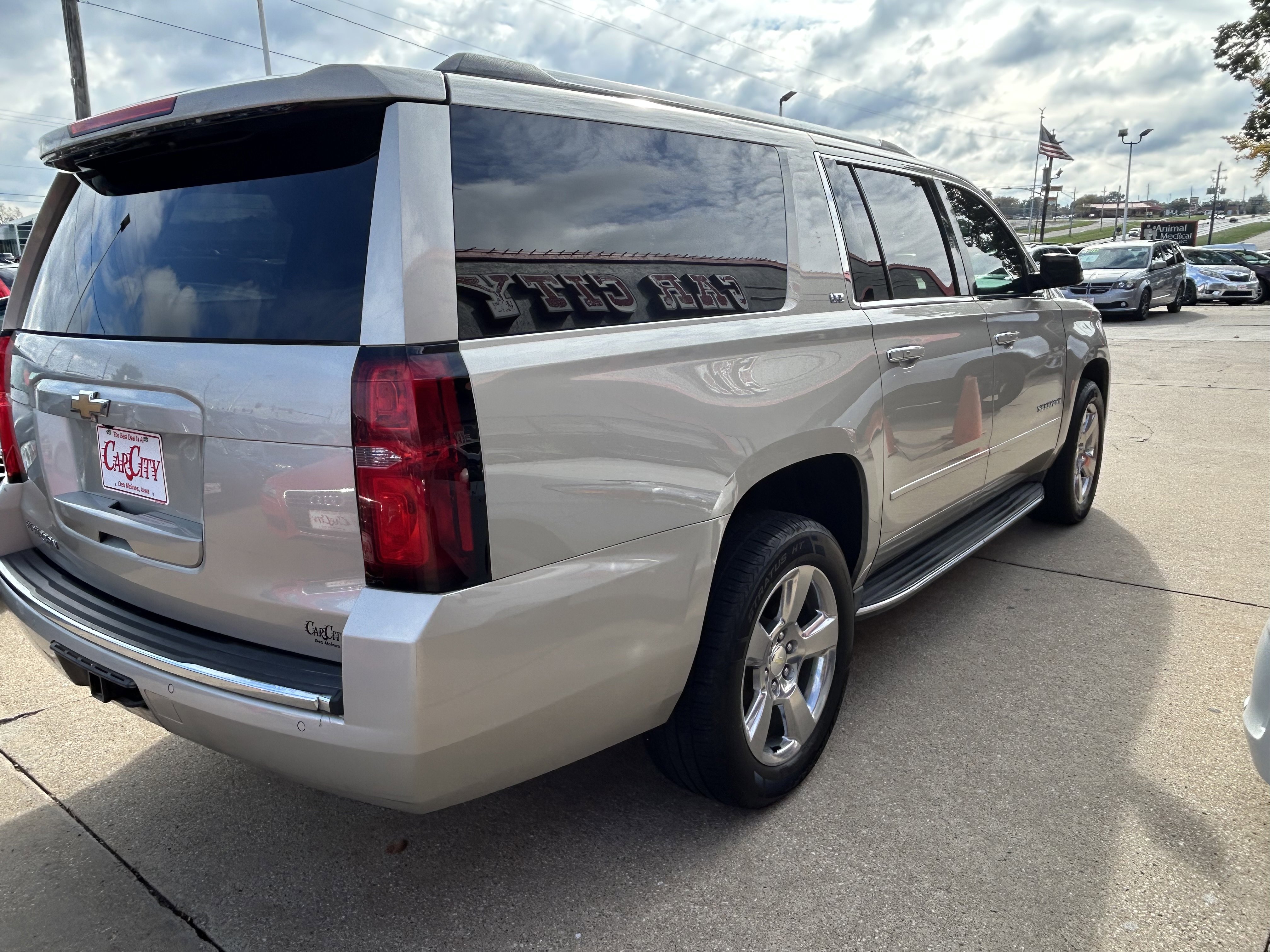Used 2015 Chevrolet Suburban LTZ image 5