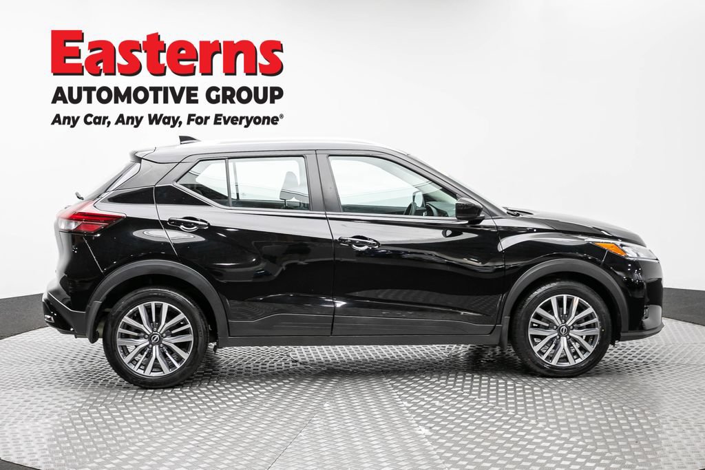 Used 2023 Nissan Kicks SV FWD image 4