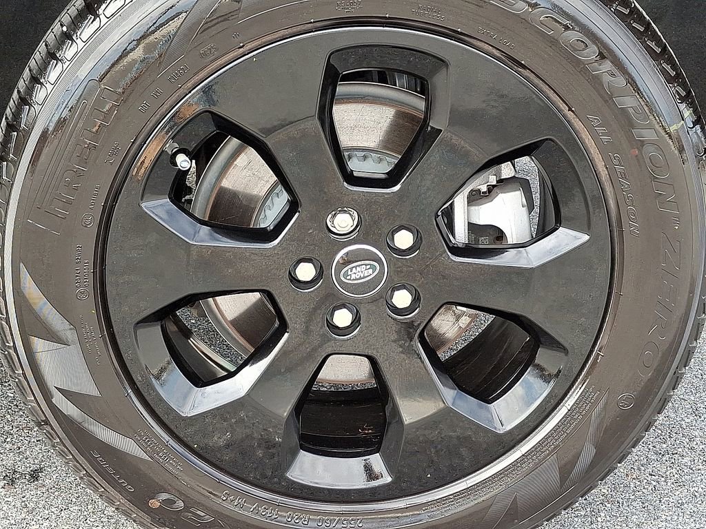 Used 2025 Land Rover Defender 110 S image 8