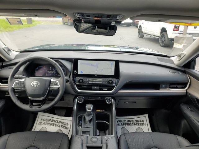 Used 2025 Toyota Grand Highlander AWD Hybrid image 17