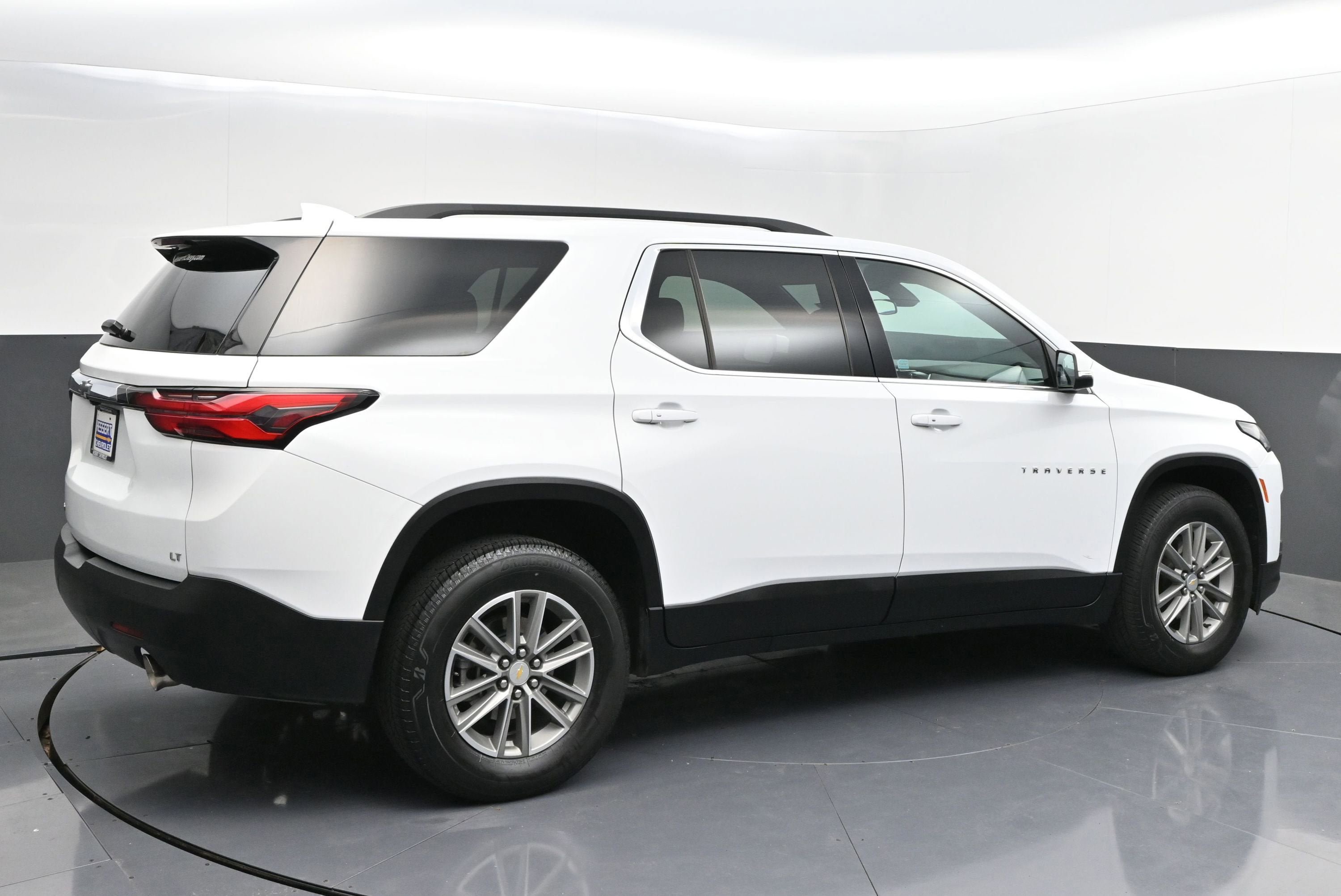 Used 2023 Chevrolet Traverse LT AWD/4WD image 7