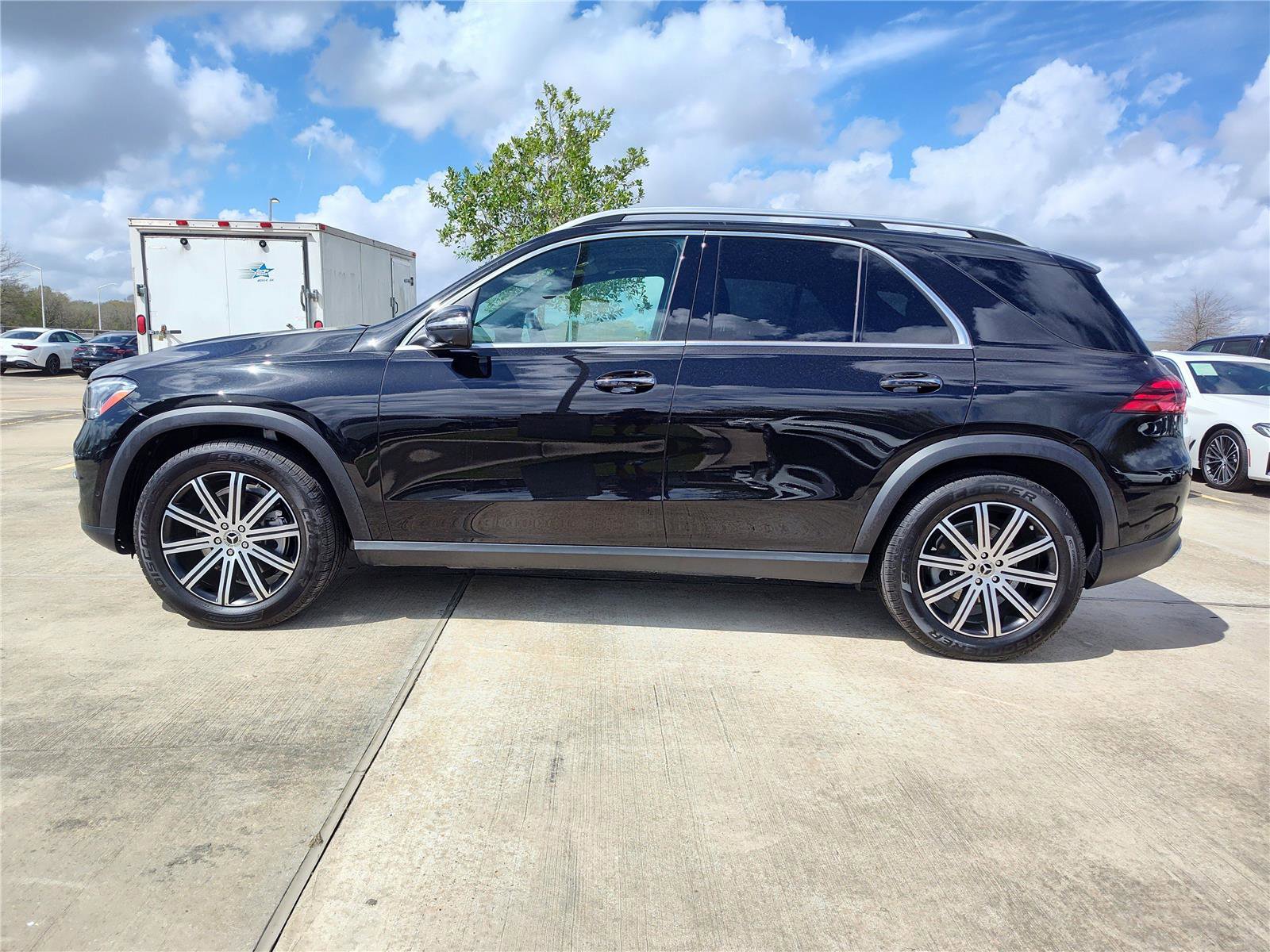 Used 2025 Mercedes-Benz GLE 350 4MATIC image 3