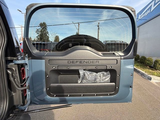 Used 2022 Land Rover Defender 90 X-Dynamic S image 29