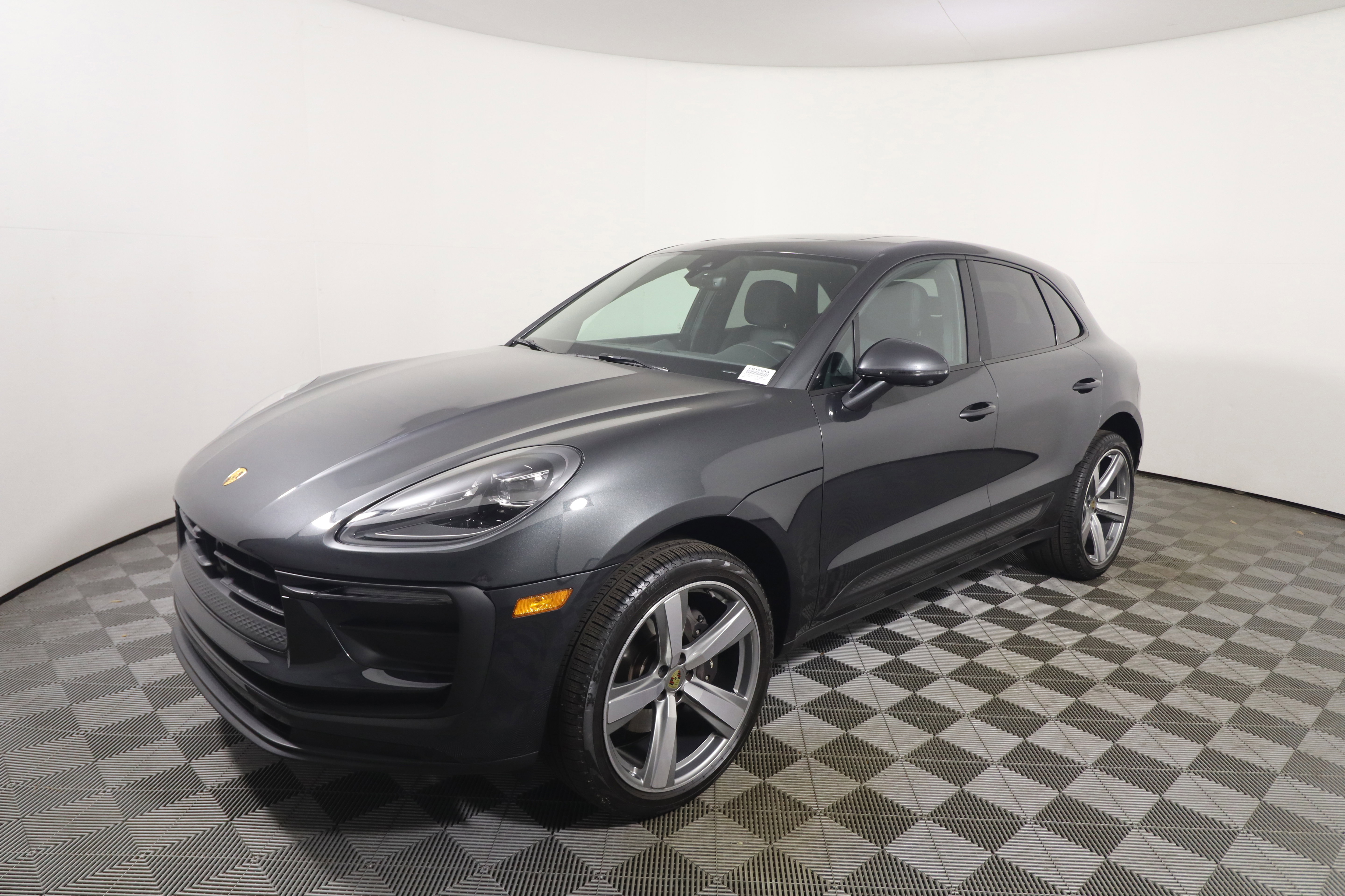 Certified 2025 Porsche Macan image 11