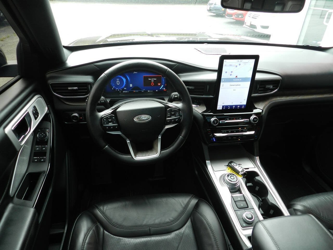 Used 2022 Ford Explorer Platinum w/ Equipment Group 601A AWD/4WD image 9