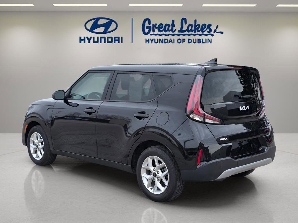 Used 2025 Kia Soul LX FWD image 3