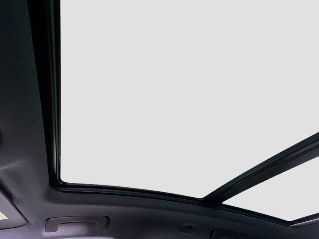 Used 2025 Porsche Macan image 14