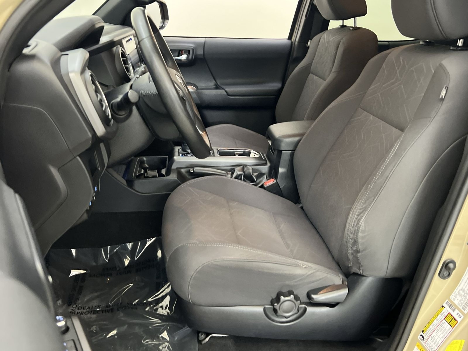 Used 2018 Toyota Tacoma TRD Off-Road w/ Technology Package AWD/4WD image 12