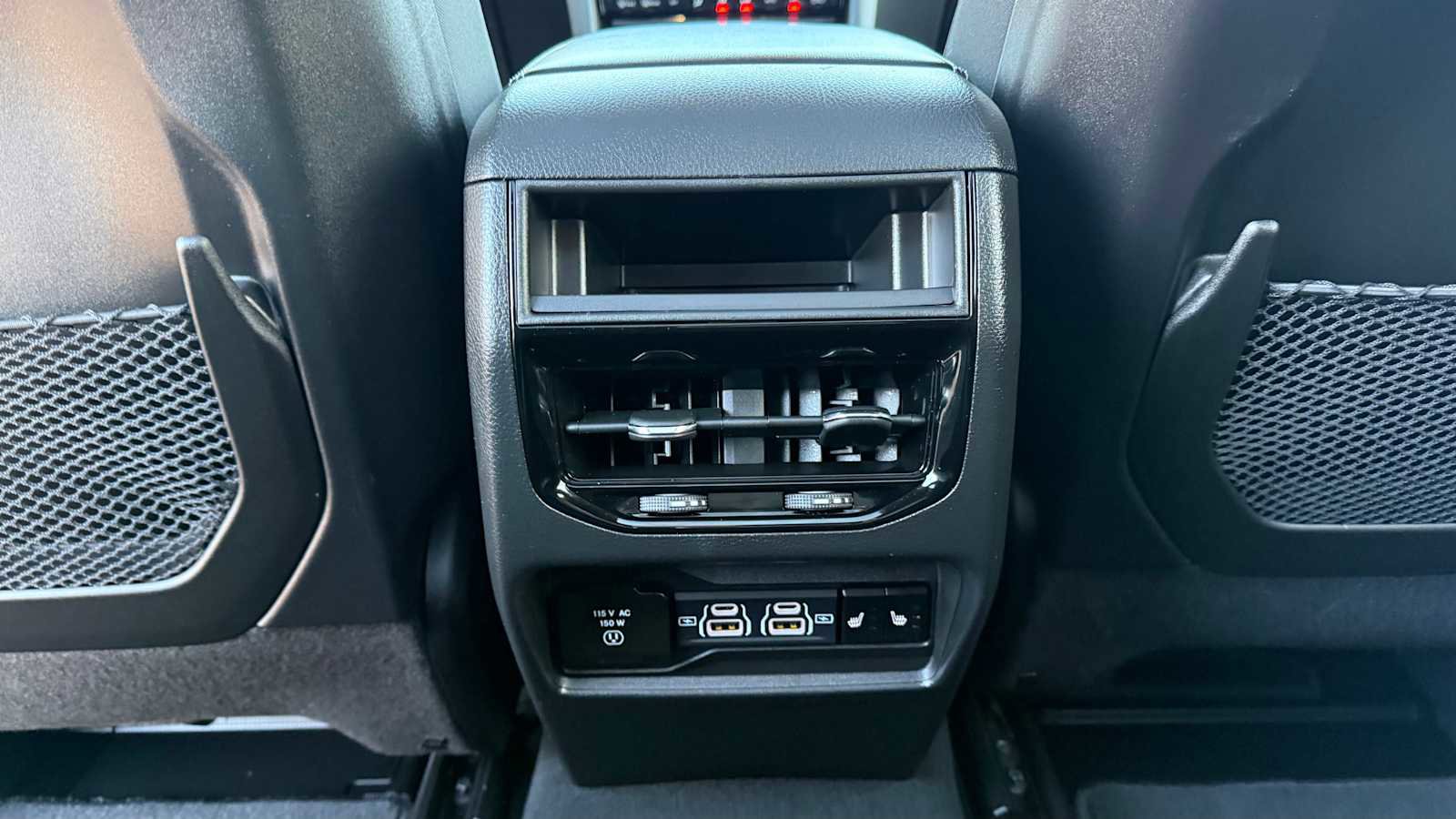 Used 2024 Jeep Grand Cherokee Limited w/ Luxury Tech Group II image 9