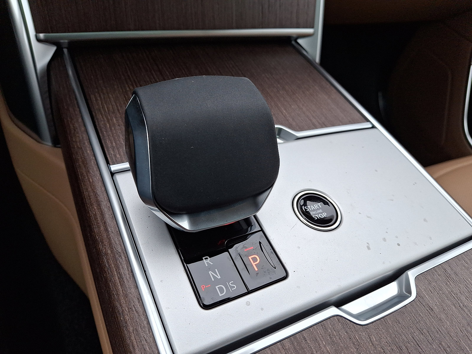 New 2026 Land Rover Range Rover SE image 10