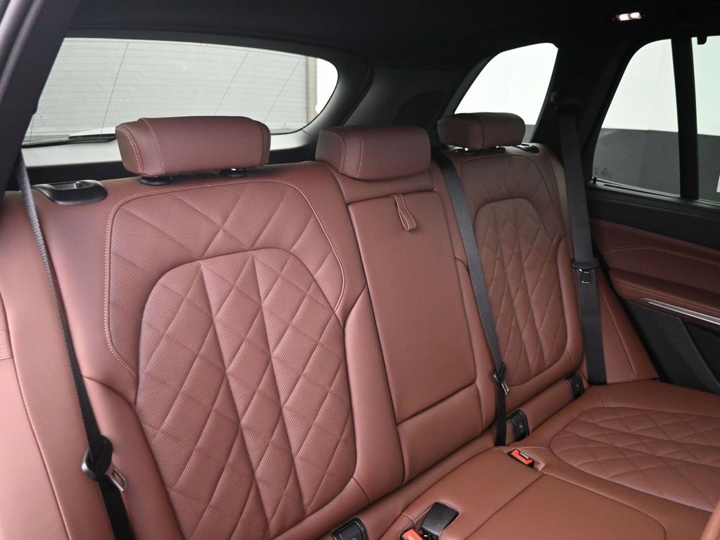New 2026 BMW X5 M60i w/ Executive Package image 26