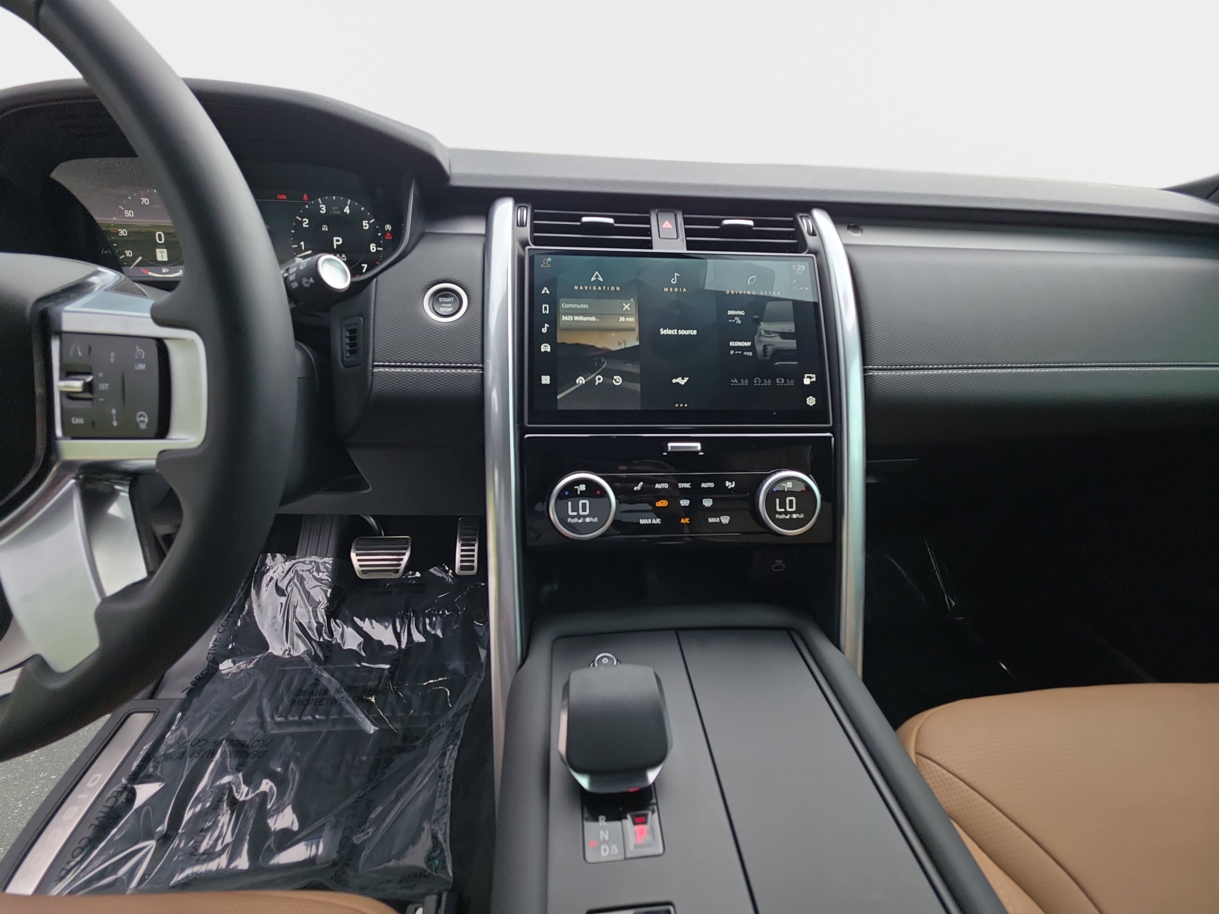 Used 2025 Land Rover Discovery Dynamic SE AWD/4WD image 20