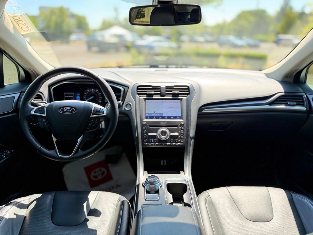 Used 2020 Ford Fusion Titanium AWD/4WD image 23