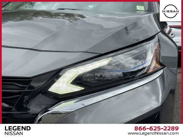 Used 2024 Nissan Altima 2.5 SV AWD/4WD image 10