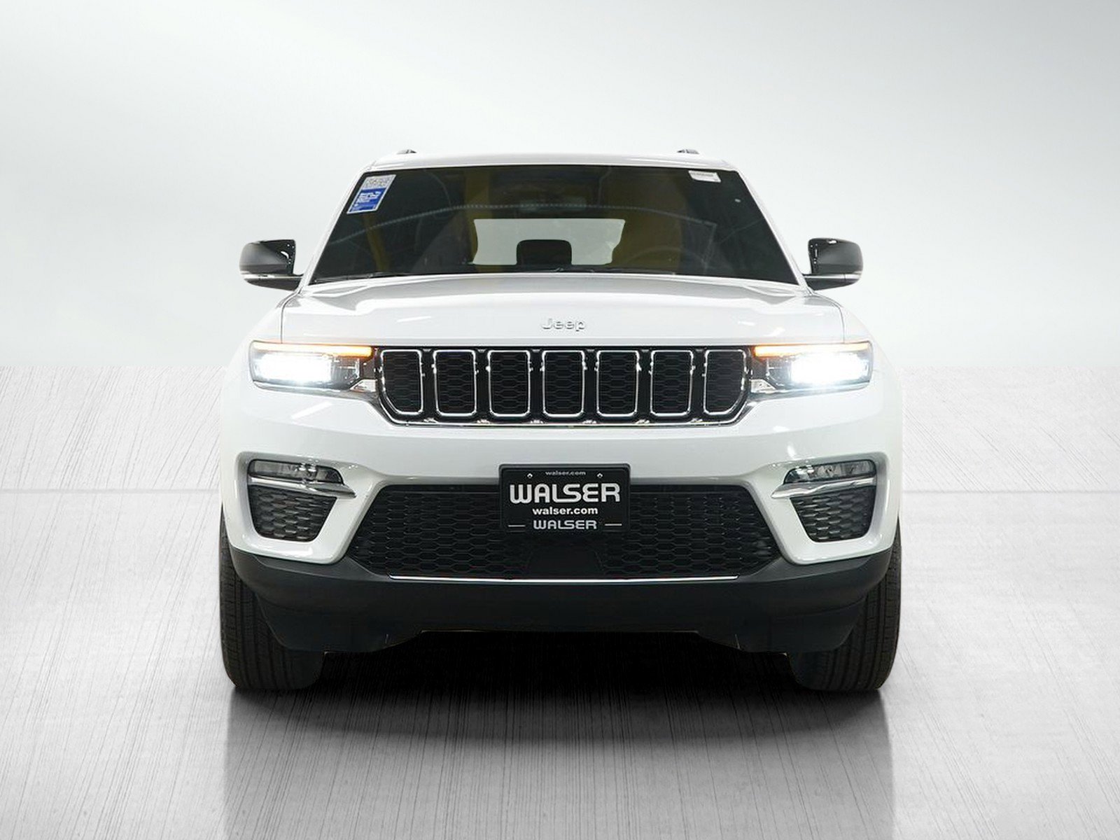 Used 2024 Jeep Grand Cherokee Limited AWD/4WD image 8