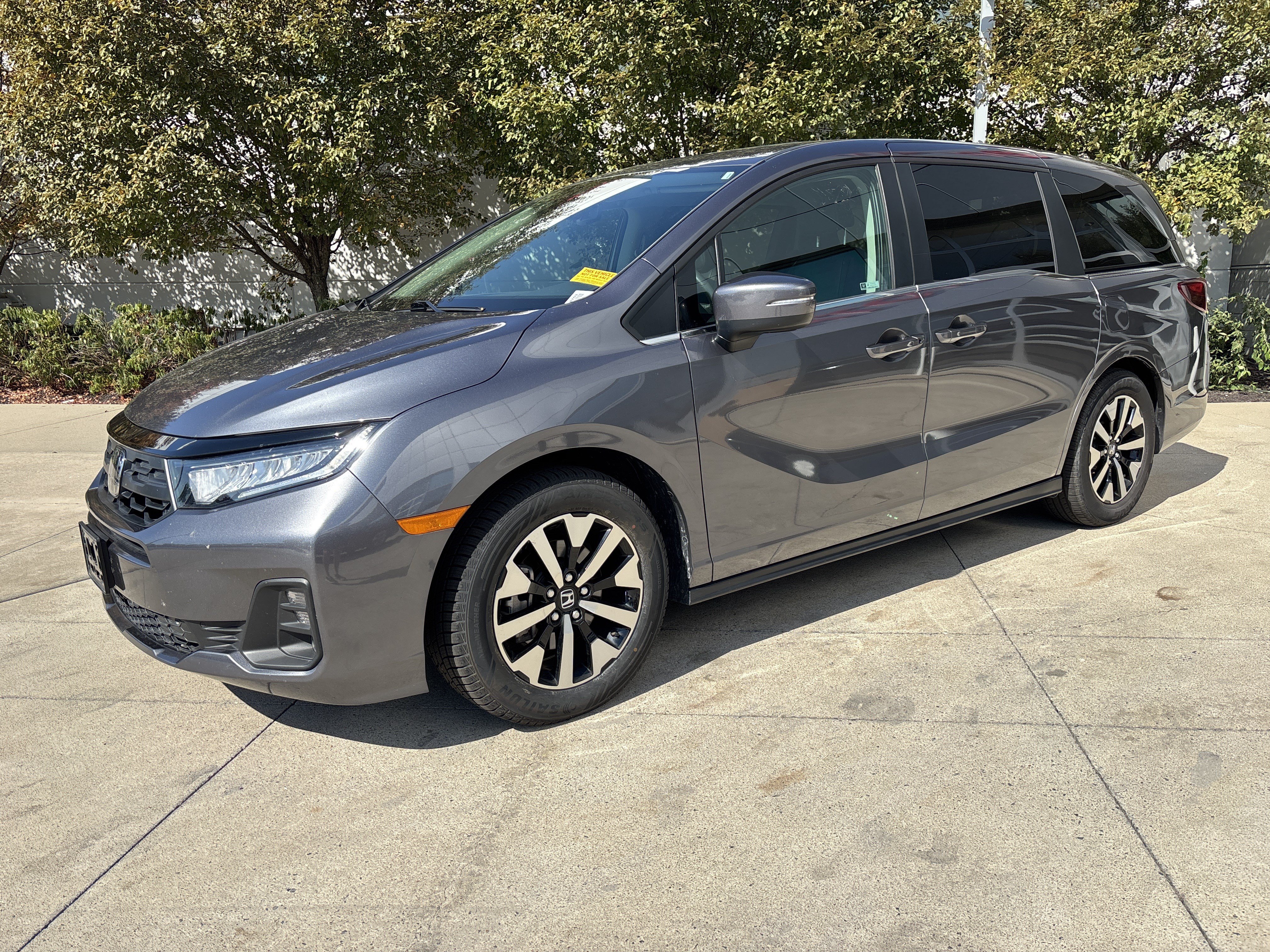 Used 2025 Honda Odyssey EX-L image 3