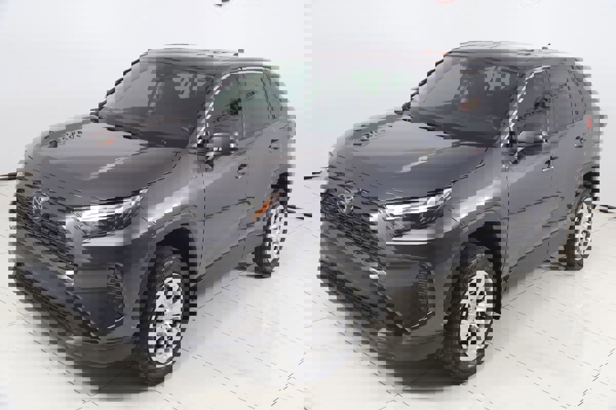 Used 2024 Toyota RAV4 LE FWD image 18