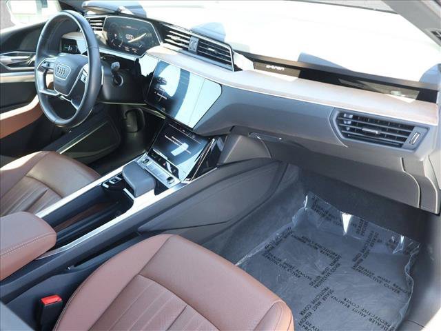 Used 2024 Audi Q8 e-tron Premium Plus w/ Premium Plus Package AWD/4WD image 27