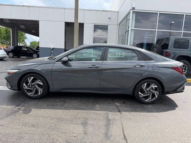 Used 2025 Hyundai Elantra SEL FWD image 6