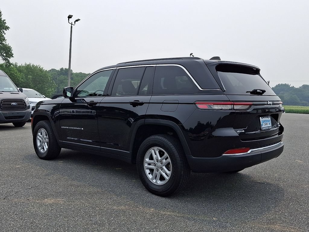 Used 2024 Jeep Grand Cherokee Laredo w/ Luxury Tech Group I AWD/4WD image 4