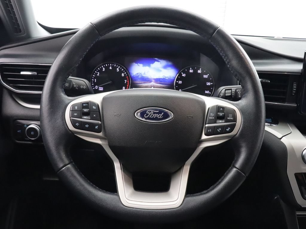 Used 2022 Ford Explorer XLT w/ Equipment Group 202A AWD/4WD image 17