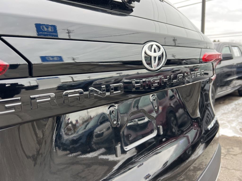Used 2024 Toyota Grand Highlander MAX Platinum image 32