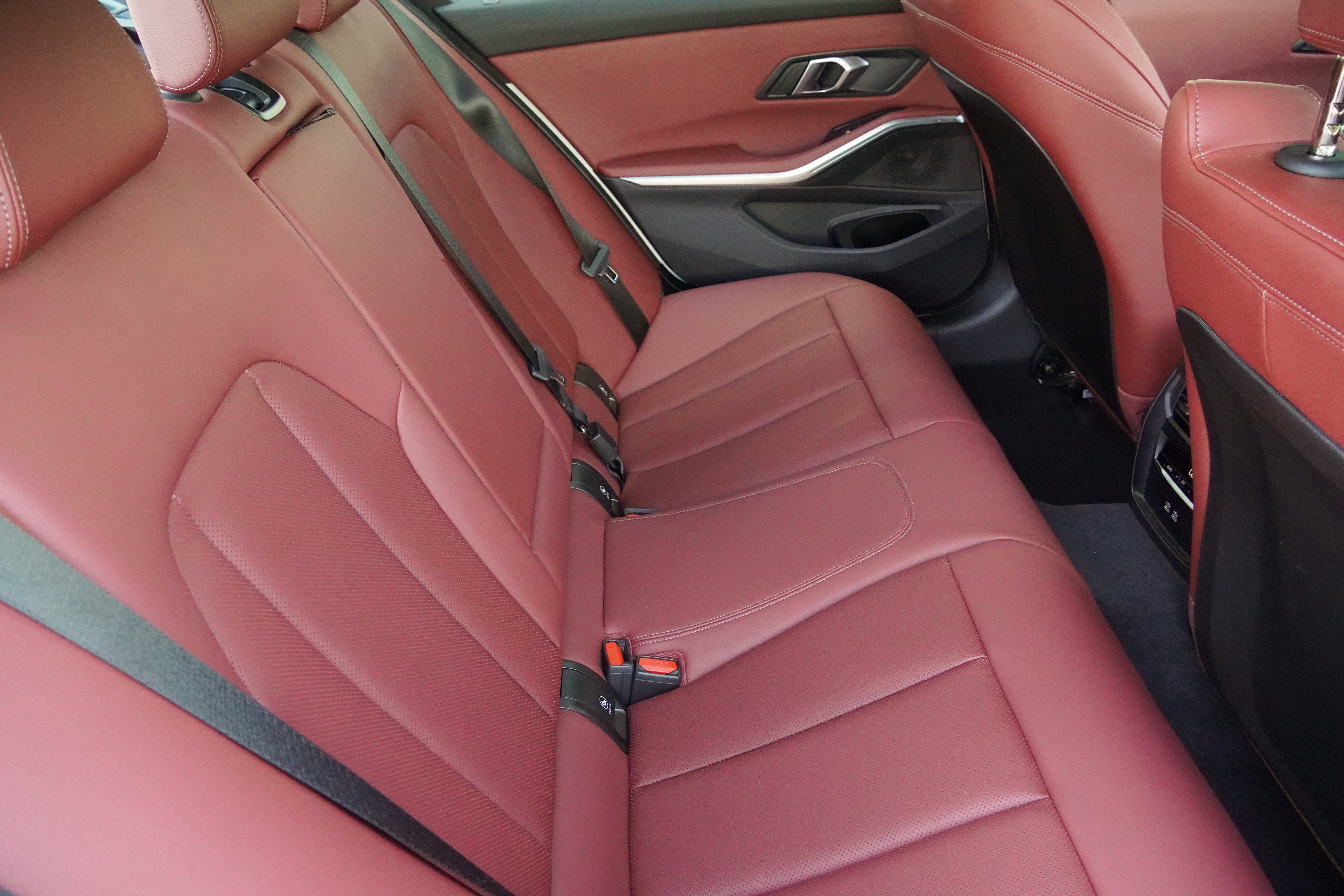 Certified 2025 BMW 330i Sedan RWD image 32