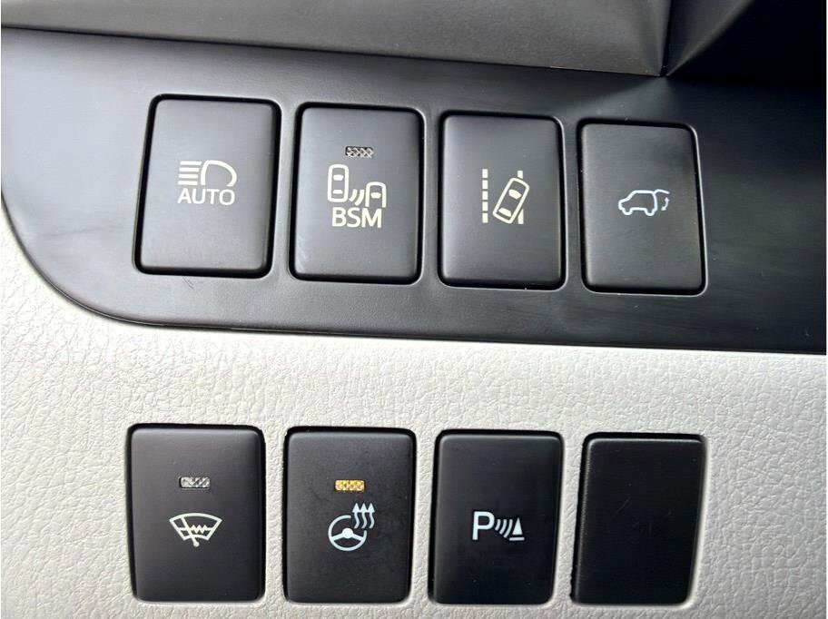 Used 2014 Toyota Highlander Limited image 25