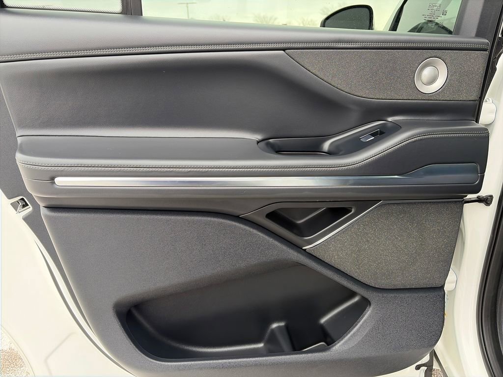 Used 2025 Lincoln Navigator L Reserve w/ Jet Appearance Package AWD/4WD image 22