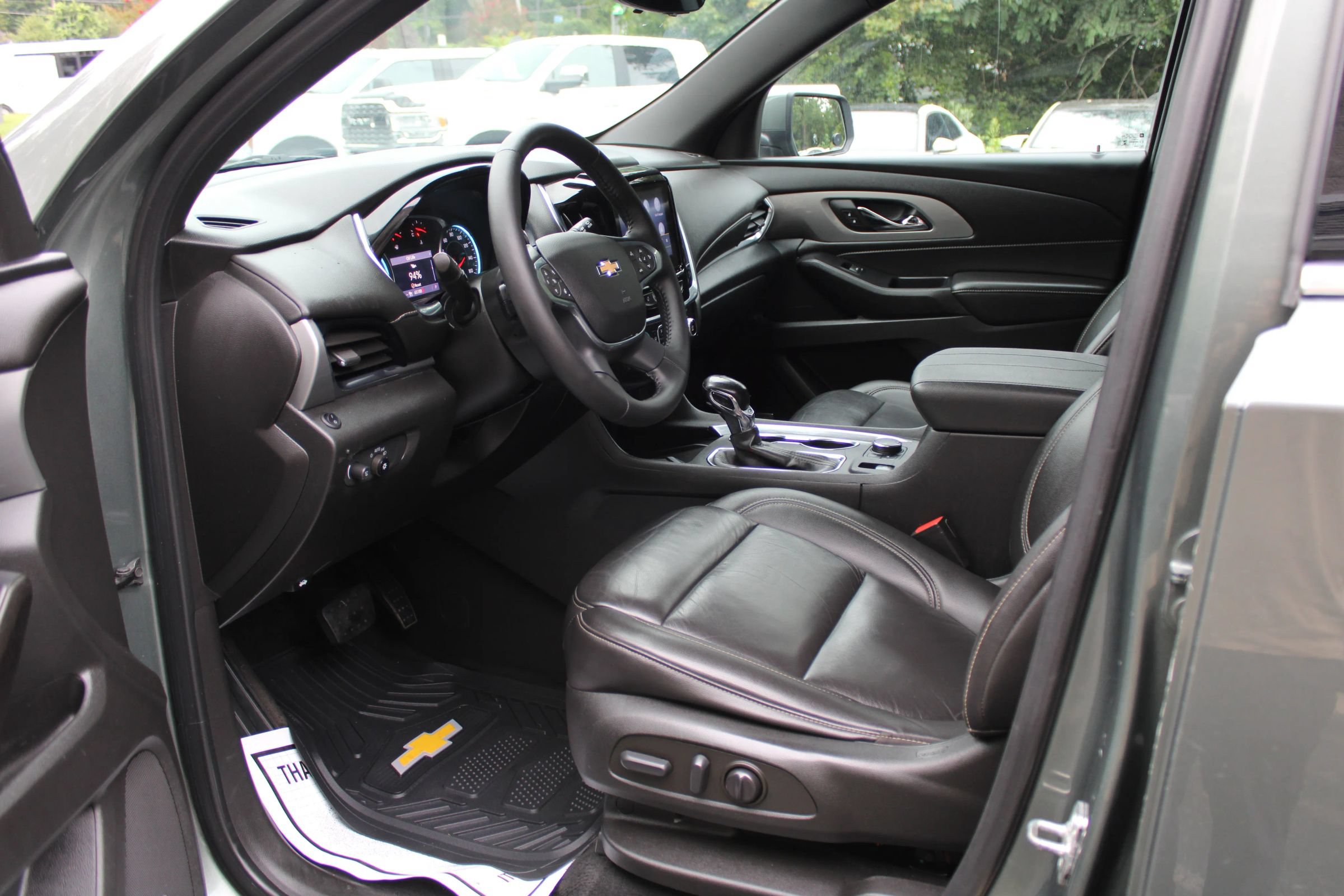Used 2022 Chevrolet Traverse LT w/ LT Premium Package AWD/4WD image 17