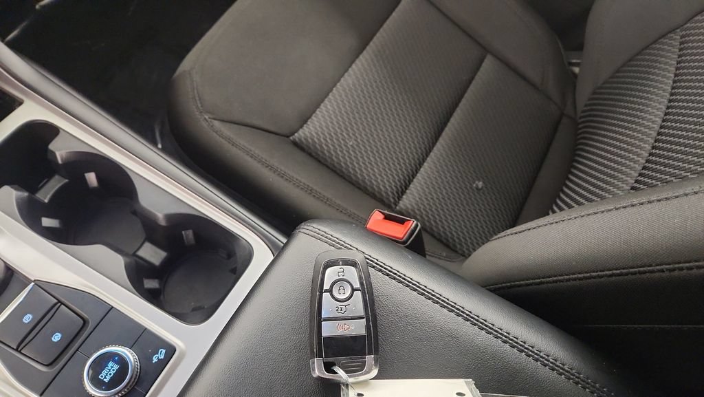 Used 2023 Ford Explorer XLT AWD/4WD image 20